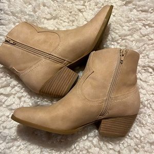 NATURAL SUEDE BOOTS